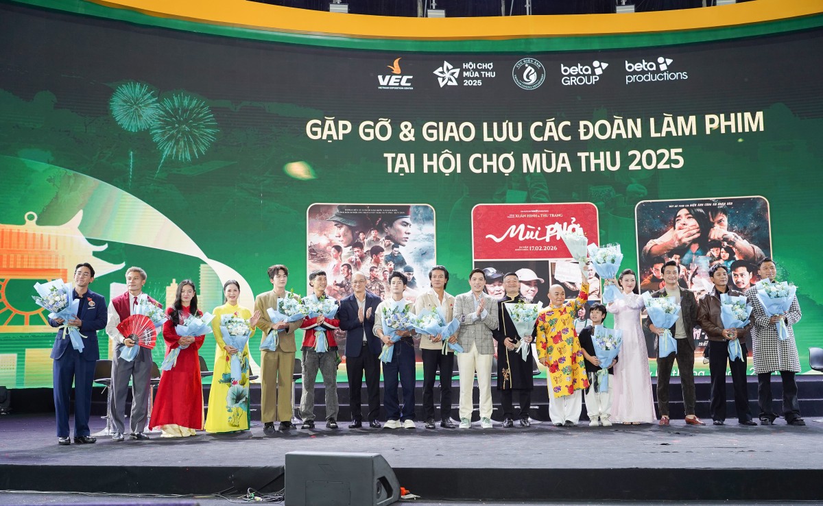 Nghệ sĩ Xuân Hinh 'xin vía' doanh thu trăm tỷ của 'Mưa đỏ' trong lần đầu đóng phim điện ảnh