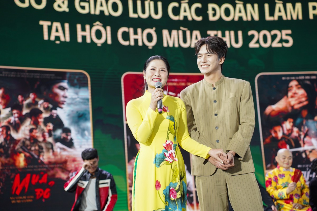 Nghệ sĩ Xuân Hinh 'xin vía' doanh thu trăm tỷ của 'Mưa đỏ' trong lần đầu đóng phim điện ảnh