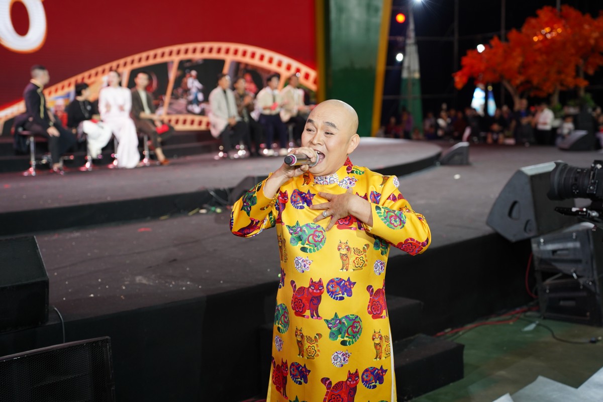 Nghệ sĩ Xuân Hinh 'xin vía' doanh thu trăm tỷ của 'Mưa đỏ' trong lần đầu đóng phim điện ảnh