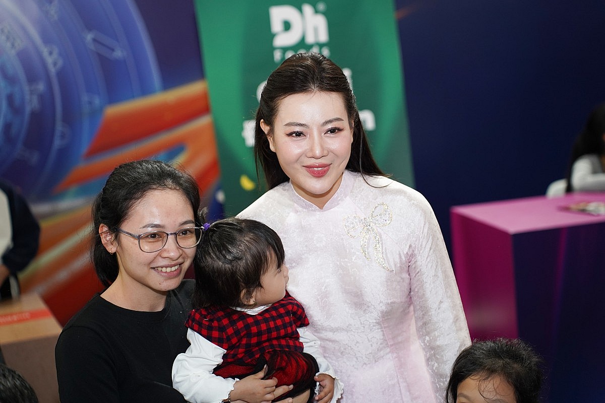 Nghệ sĩ Xuân Hinh 'xin vía' doanh thu trăm tỷ của 'Mưa đỏ' trong lần đầu đóng phim điện ảnh