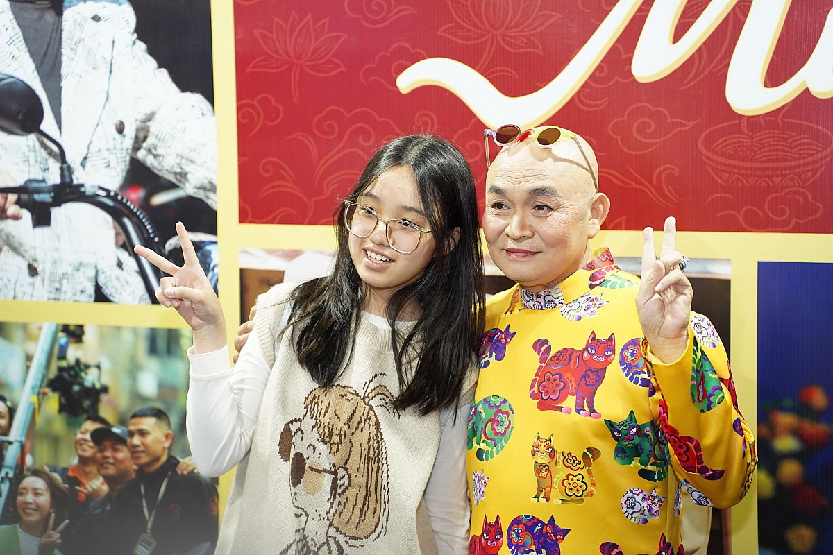 Nghệ sĩ Xuân Hinh 'xin vía' doanh thu trăm tỷ của 'Mưa đỏ' trong lần đầu đóng phim điện ảnh