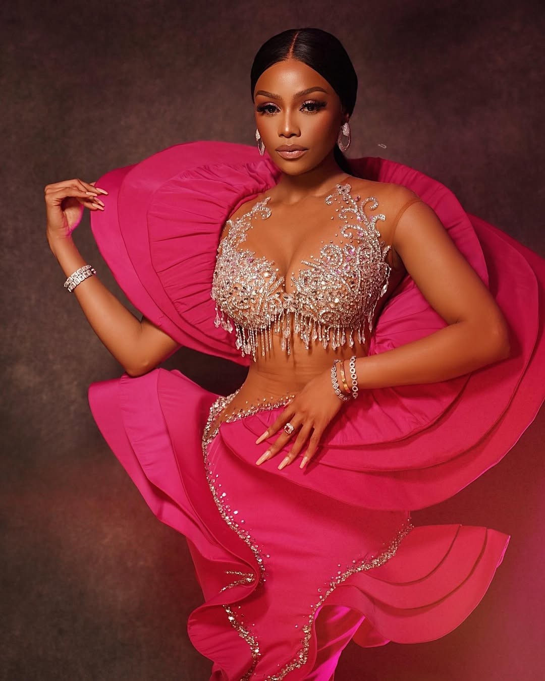 Không còn là lời đồn, 'Queen B' Bonang Matheba chính thức đảm nhận vai trò Host tại 'Miss Cosmo 2025'
