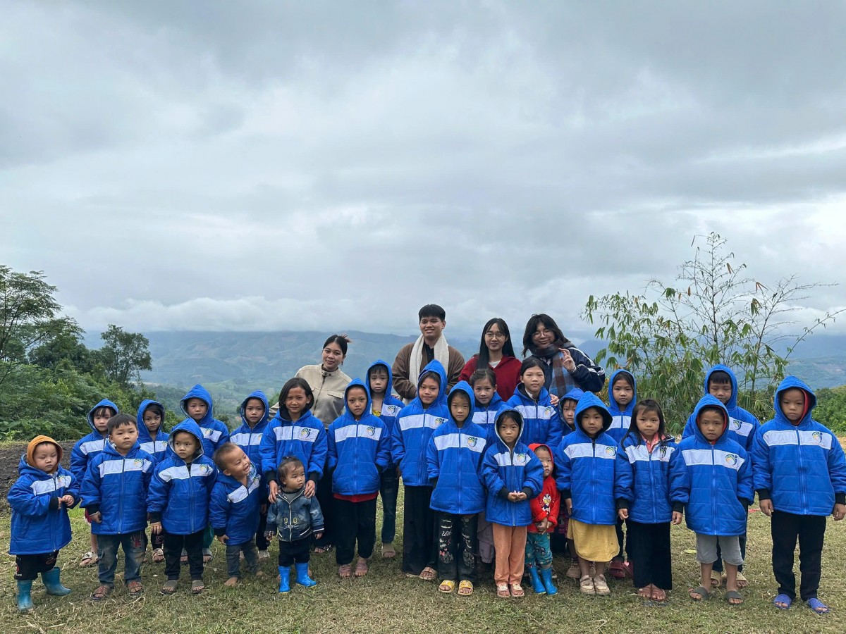 'Mái nhà hy vọng' mang yêu thương đến bà con vùng cao Lào Cai