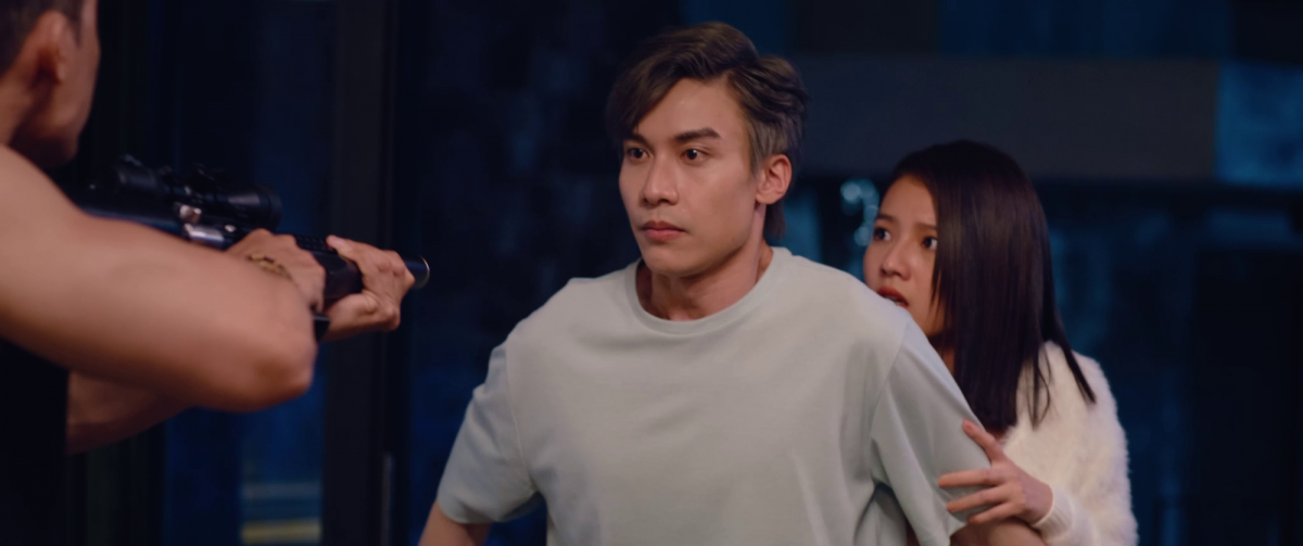 ‘Bịt mắt bắt nai’: 'Thảm họa' điện ảnh, thoại sượng như 'quảng cáo bột giặt'!