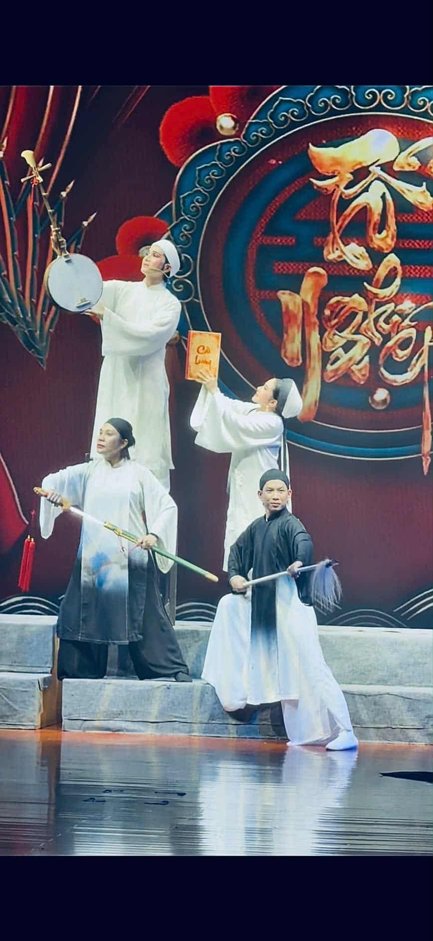 Thầy trò Bình Tinh cùng 4 chiếc Huy chương vàng quốc tế cho cải lương 'Nhật thực'