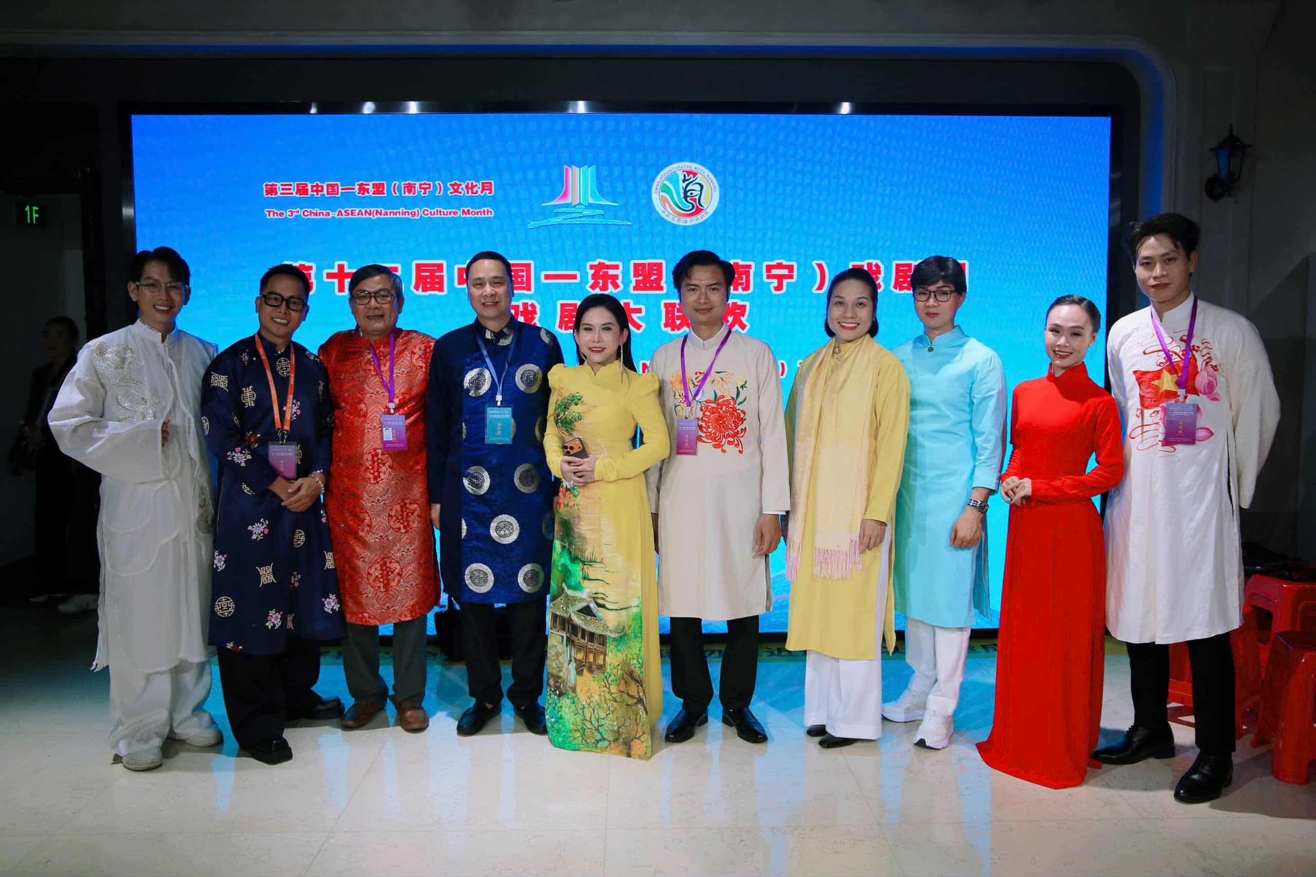 Thầy trò Bình Tinh cùng 4 chiếc Huy chương vàng quốc tế cho cải lương 'Nhật thực'