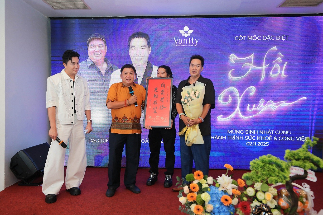 Nghệ sĩ Hoàng Mập mừng sinh nhật với '4 trong 1'