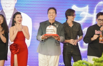 Nghệ sĩ Hoàng Mập mừng sinh nhật với '4 trong 1'