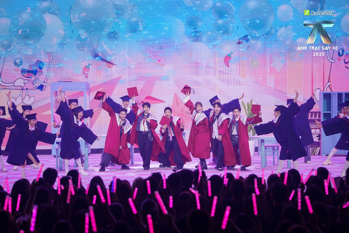 Ngô Kiến Huy vừa chạy một lúc 3 show, vừa làm đội trưởng 'Anh trai 'Say Hi'