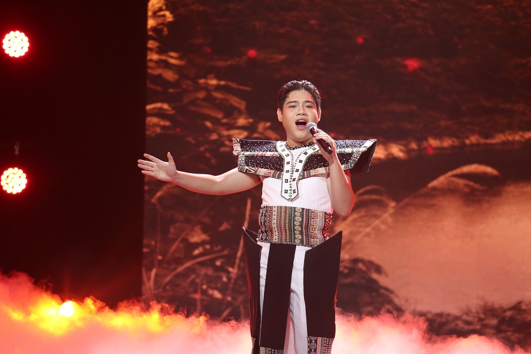 Hải Yến idol bất ngờ tìm thấy 'bản sao giọng hát' của NSND Tấn Minh tại 'Tỏa sáng ước mơ'