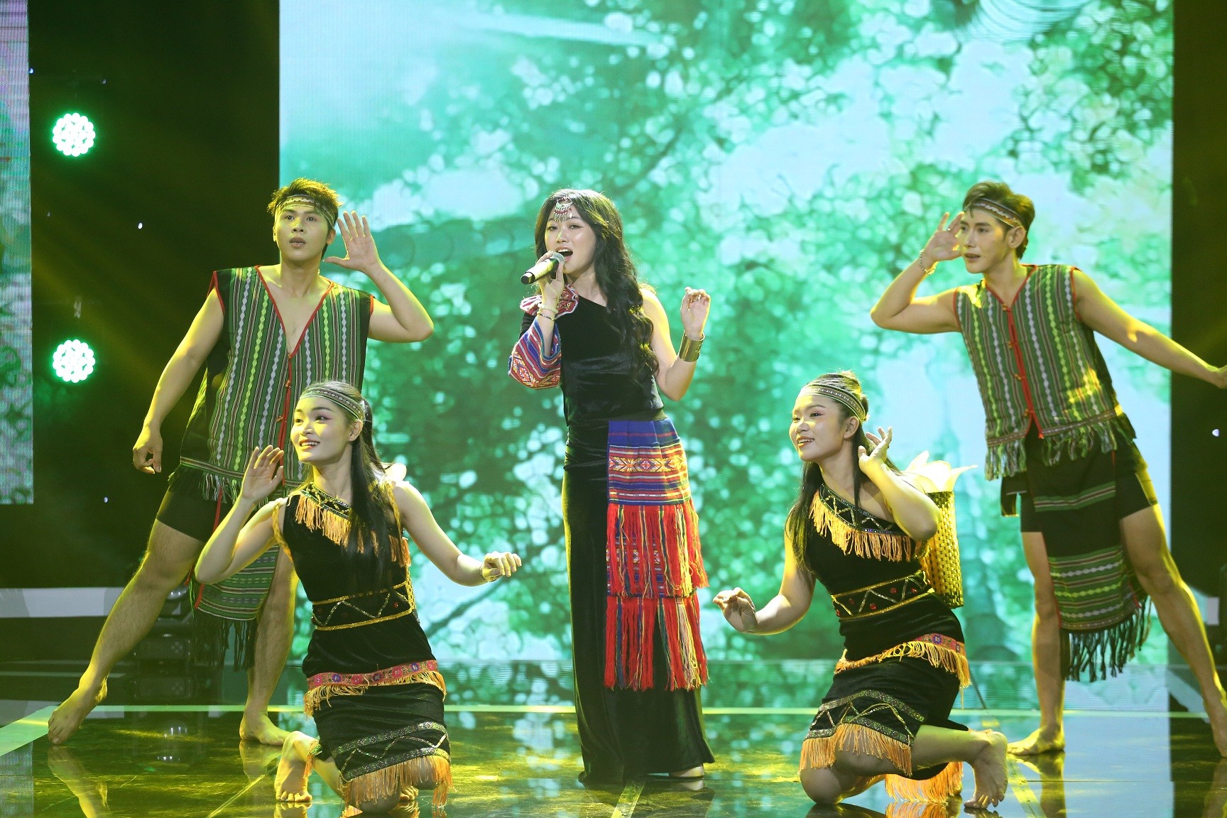 Hải Yến idol bất ngờ tìm thấy 'bản sao giọng hát' của NSND Tấn Minh tại 'Tỏa sáng ước mơ'