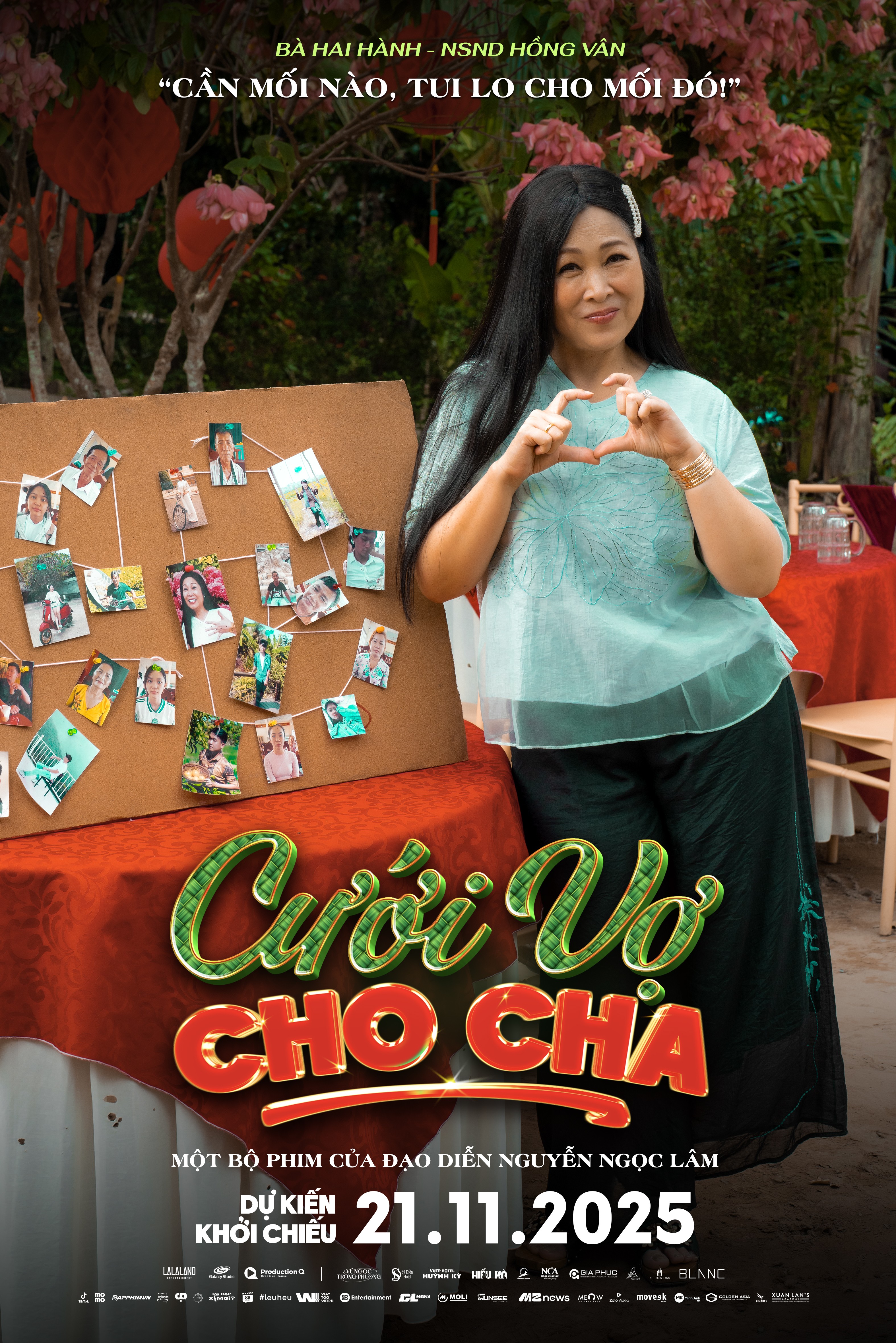 'Cưới vợ cho cha' tung dàn poster nhân vật xóm quê 'sản xuất theo lô' đi đâu cũng thấy