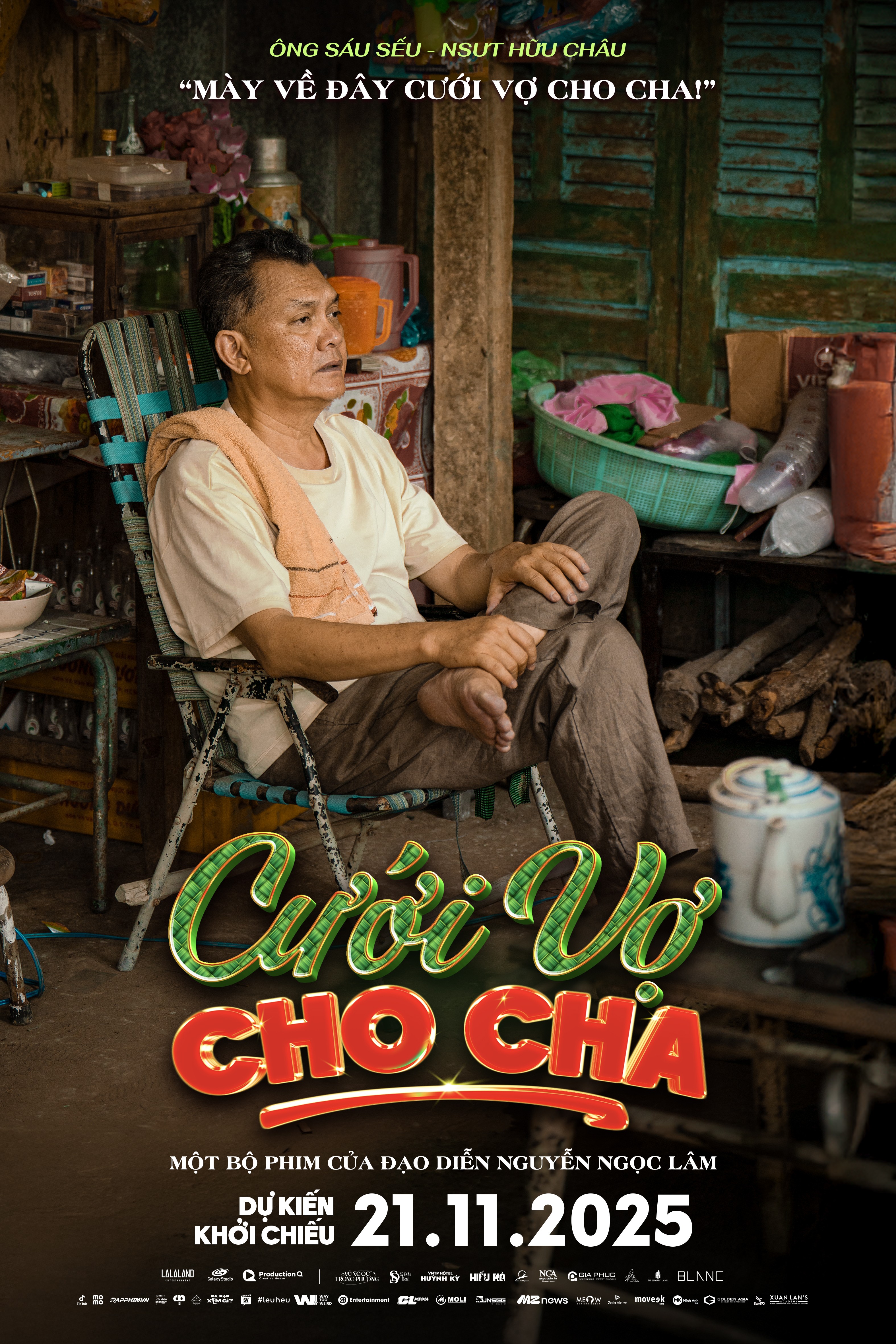 'Cưới vợ cho cha' tung dàn poster nhân vật xóm quê 'sản xuất theo lô' đi đâu cũng thấy
