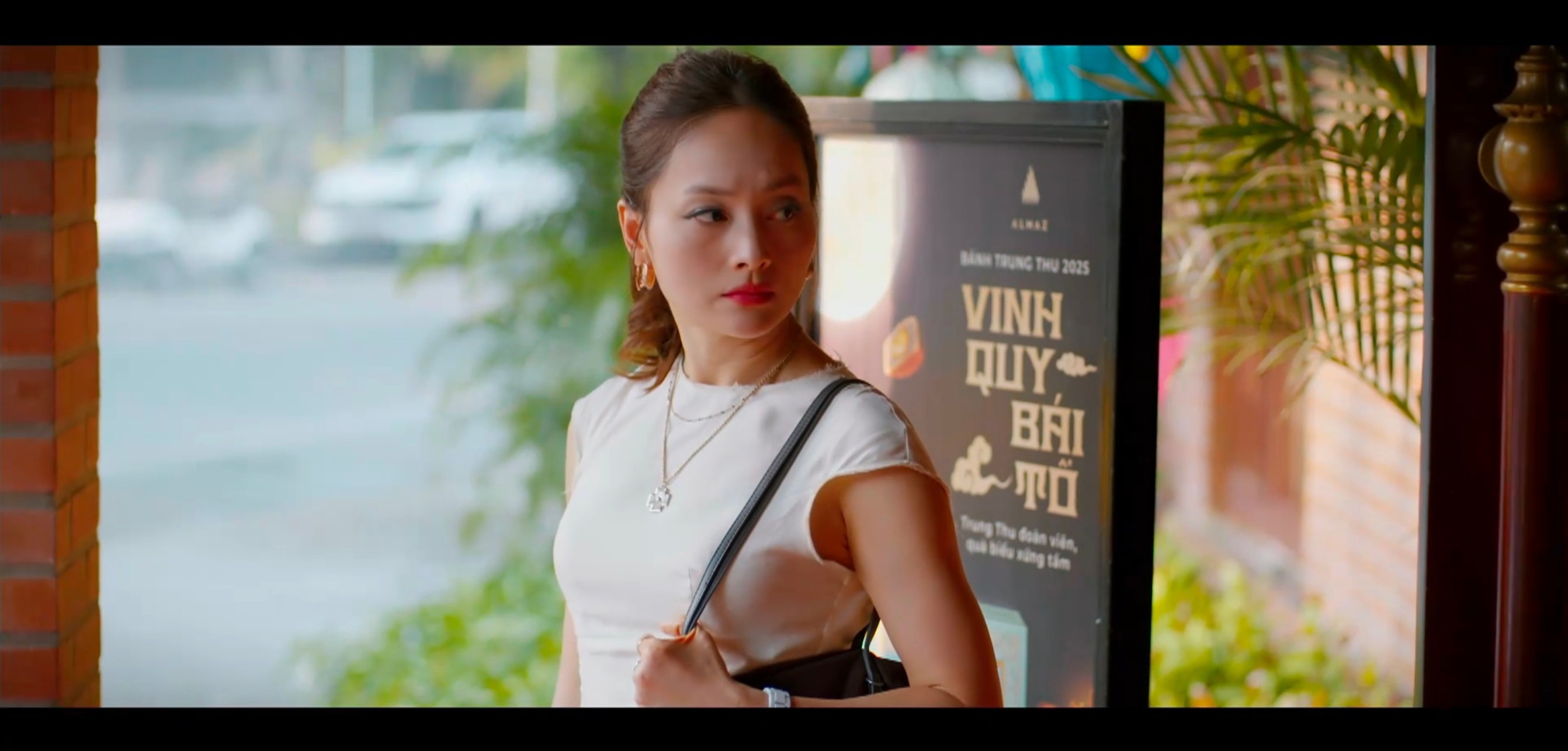 'Gió ngang khoảng trời xanh' nóng lại nhờ Lan Phương: Nữ diễn viên bị 'ghét lây' vì vai diễn