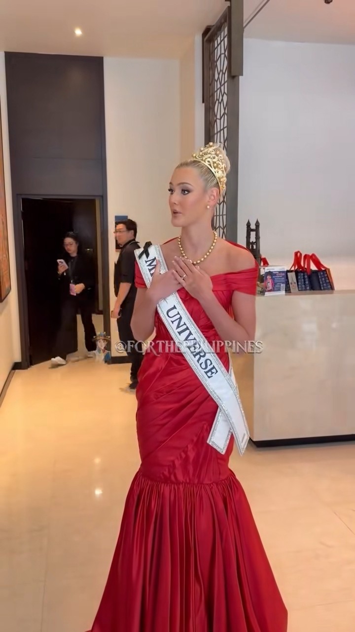 Đương kim Hoa hậu lên tiếng phản đối thái độ của Ông Nawat tại Miss Universe 2025 Đương kim Hoa hậu lên tiếng phản đối thái độ của Ông Nawat tại Miss Universe 2025