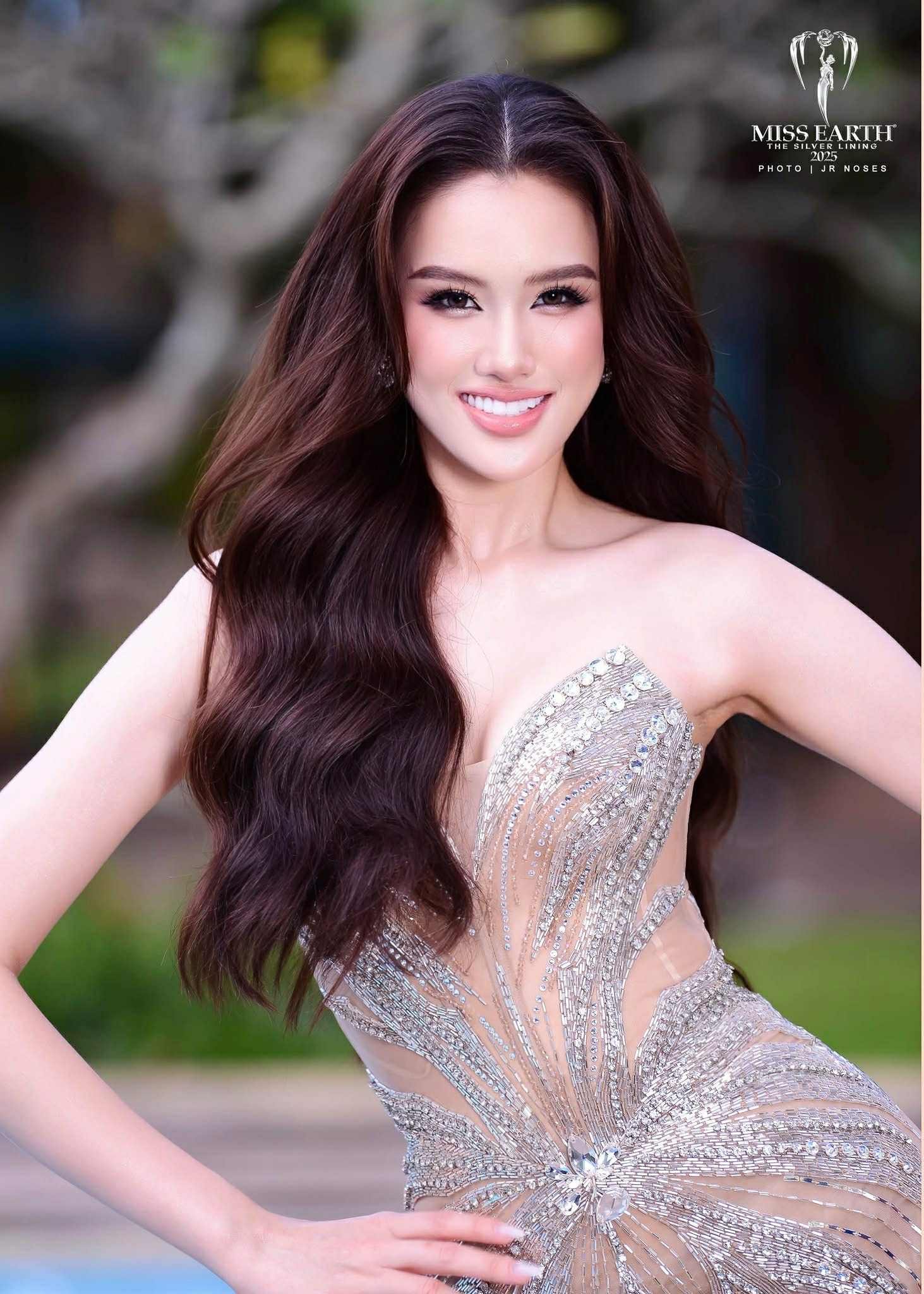 Á hậu Trịnh Mỹ Anh rực rỡ trước thềm chung kết 'Miss Earth 2025'