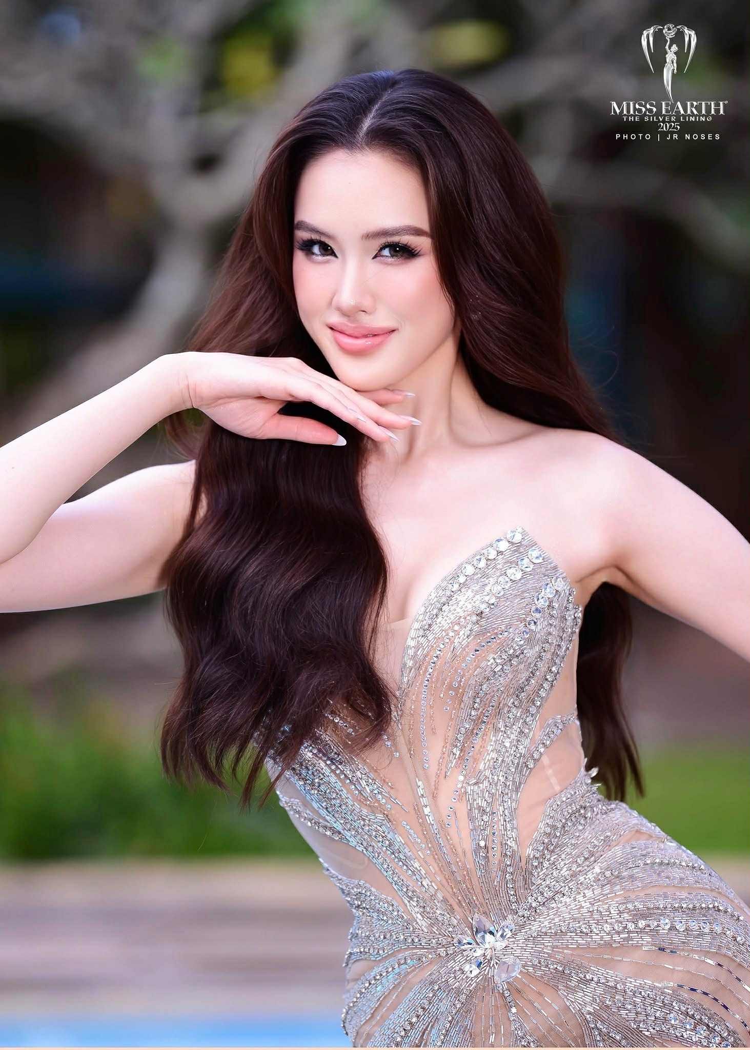 Á hậu Trịnh Mỹ Anh rực rỡ trước thềm chung kết 'Miss Earth 2025'