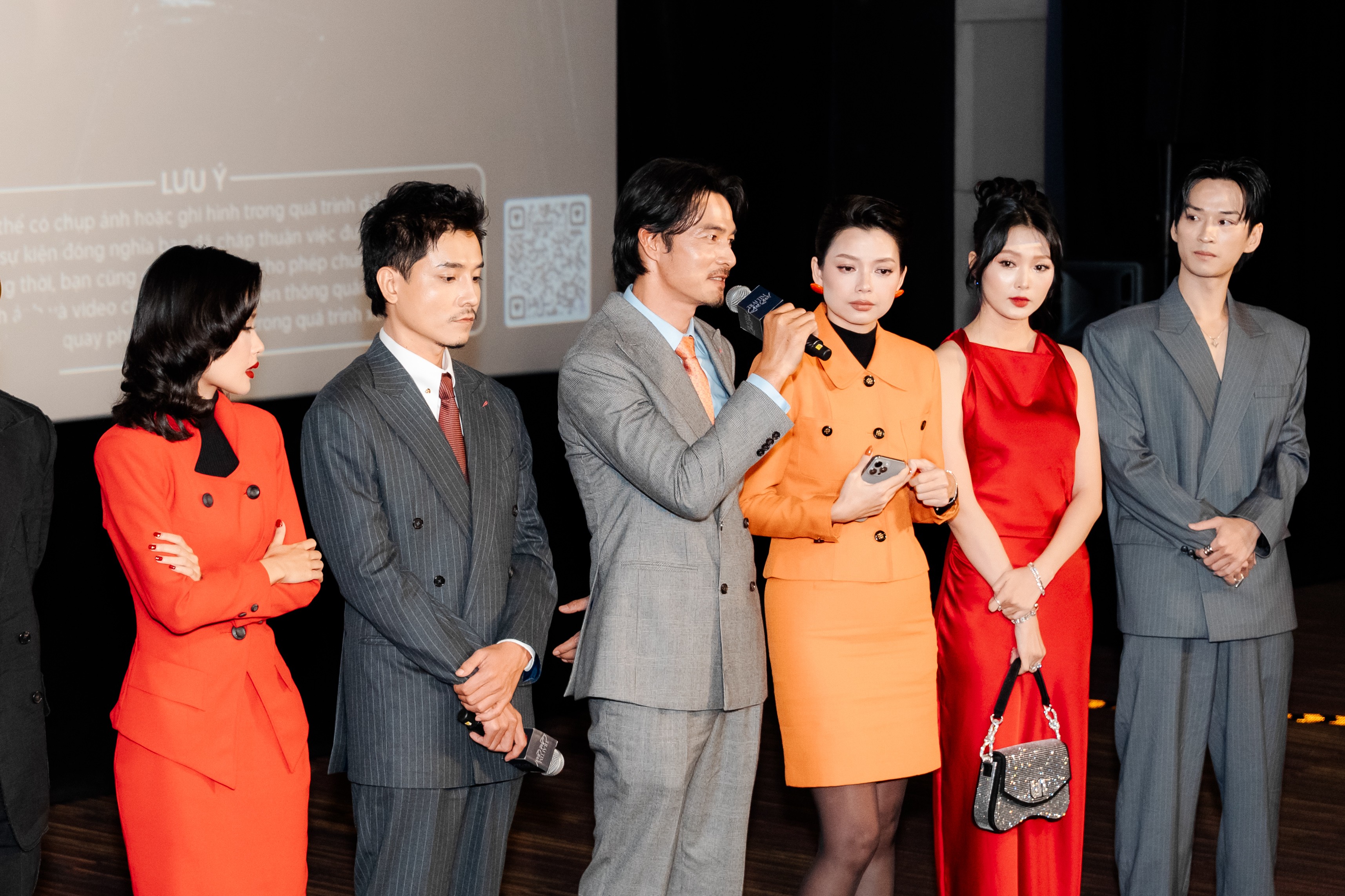 'Trái tim què quặt': Hành trình soi chiếu những góc khuất trong tâm hồn con người