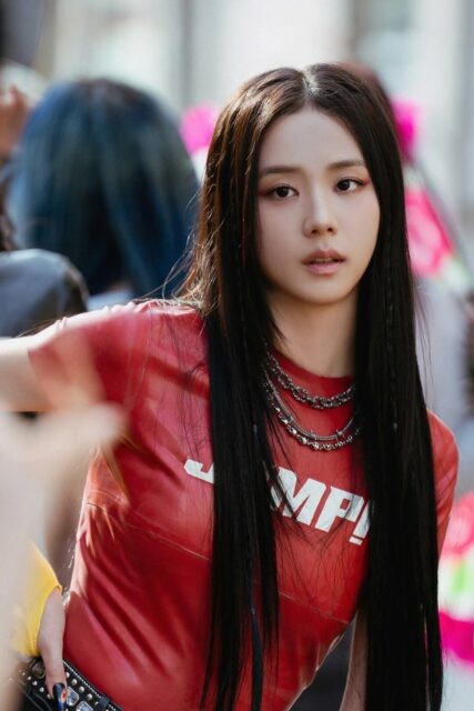 Jisoo bị so sánh với các thành viên BlackPink, netizen bênh vực