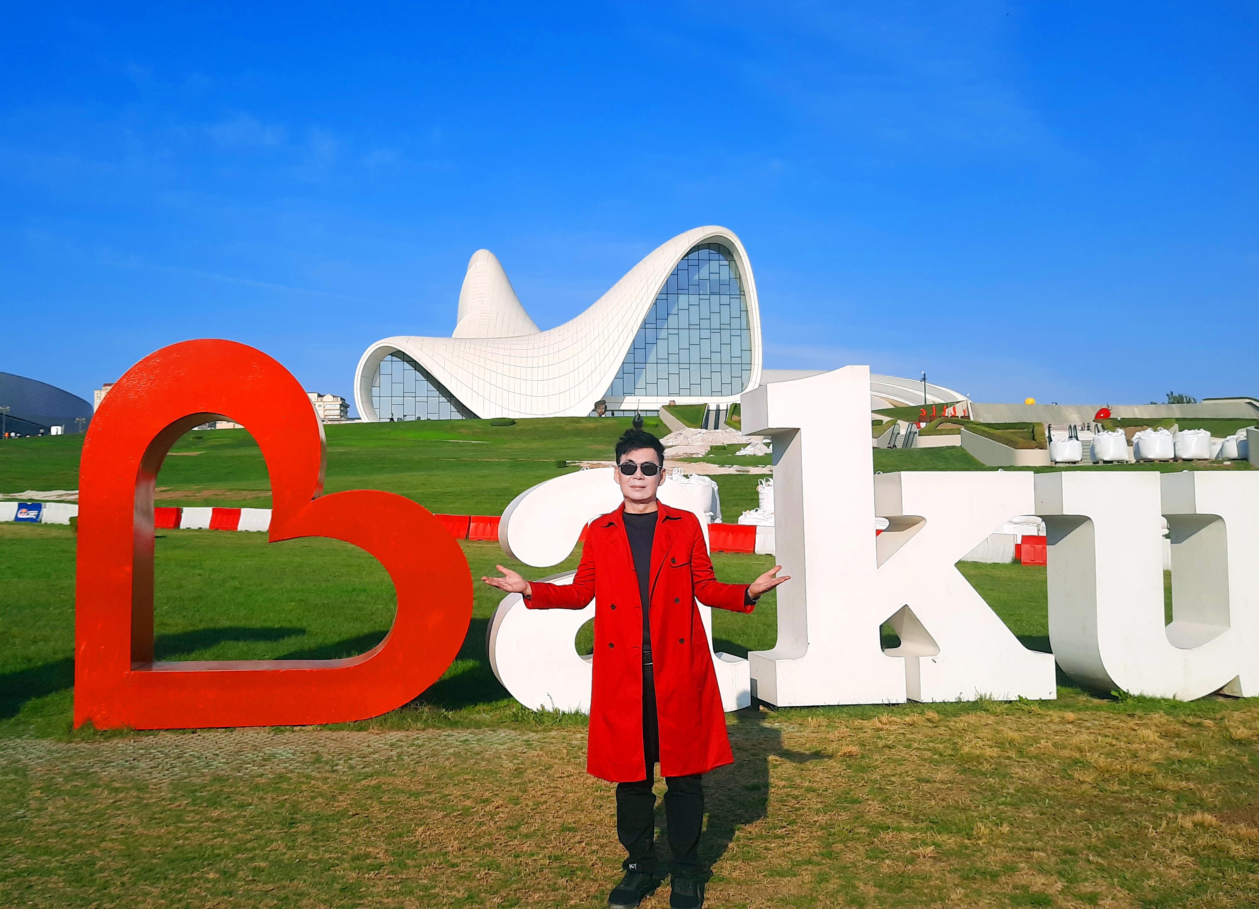 Đoan Trường mang Quốc kỳ Việt Nam chinh phục dãy núi Kavkaz cao 5.000m