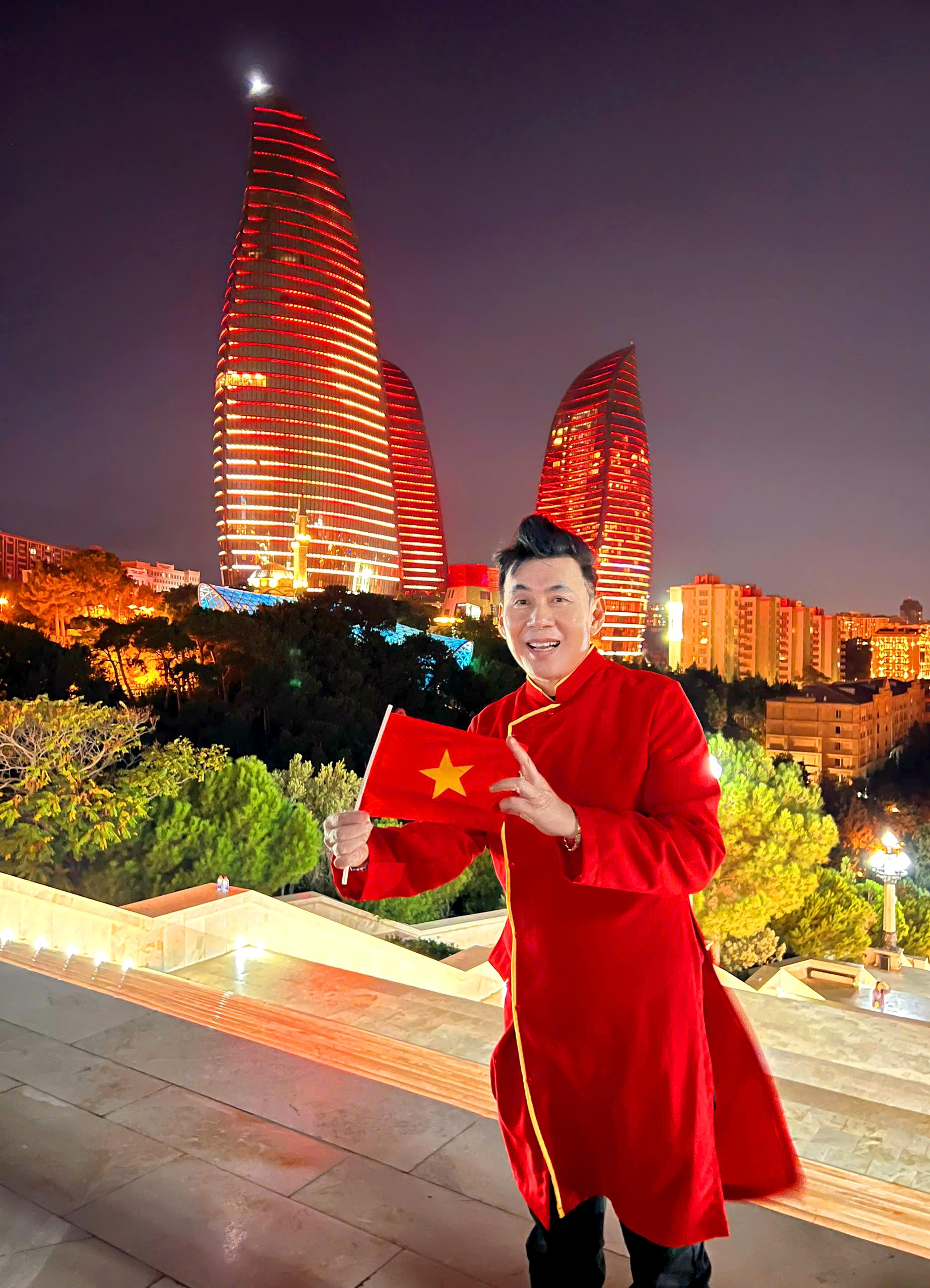 Đoan Trường mang Quốc kỳ Việt Nam chinh phục dãy núi Kavkaz cao 5.000m