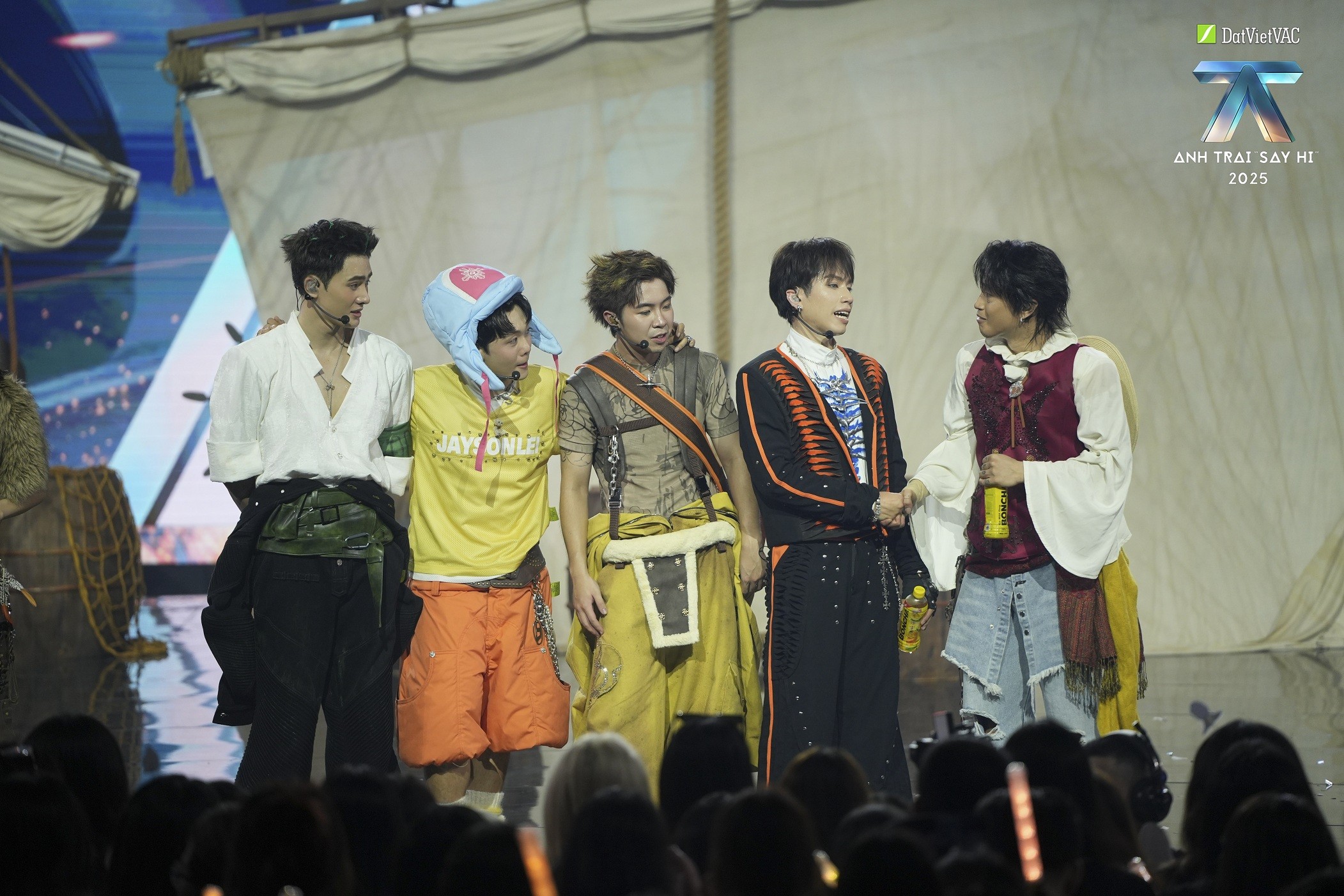 'Anh trai 'Say Hi' 2025' tập 8: Đội trưởng Anh trai Hustlang Robber mang đến ca khúc ý nghĩa dành cho những người ngư dân, thủy thủ