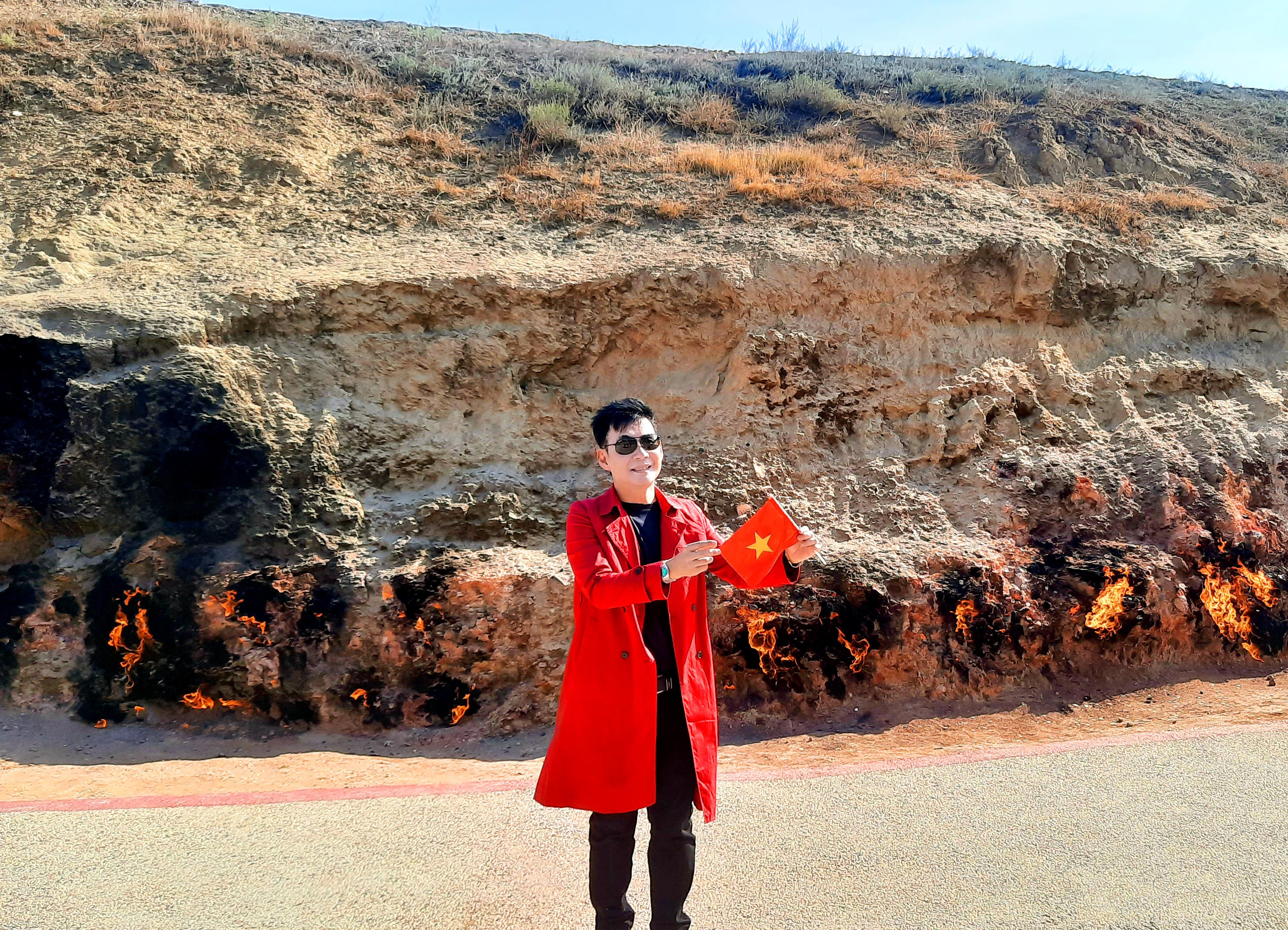 Đoan Trường mang Quốc kỳ Việt Nam chinh phục dãy núi Kavkaz cao 5.000m