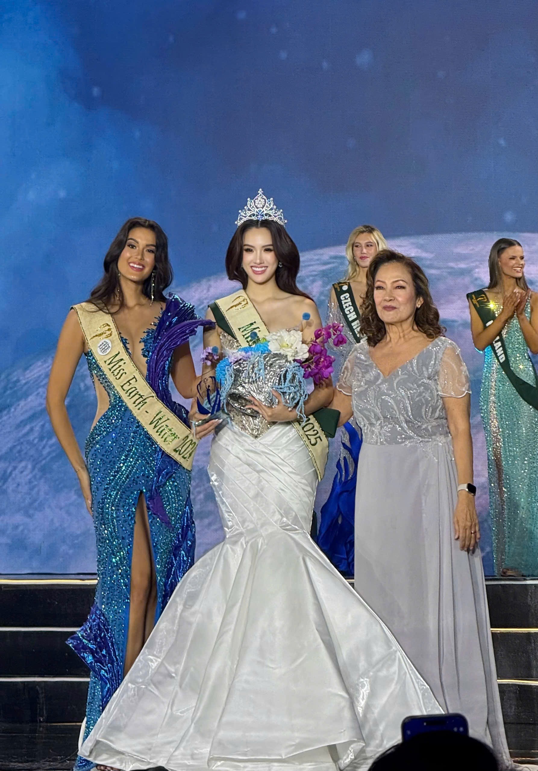 Trịnh Mỹ Anh đạt danh hiệu Miss Earth Water tại "Miss Earth 2025"