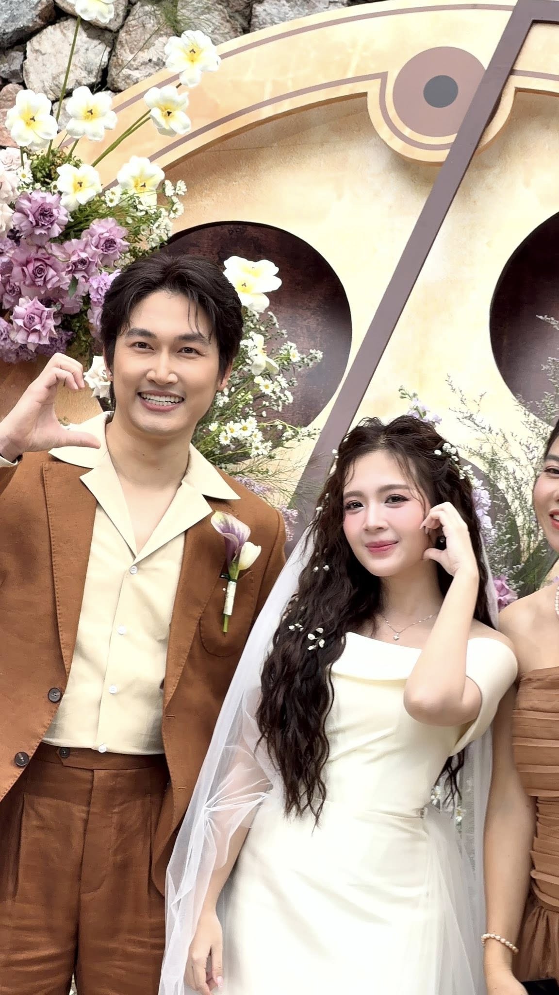 Đám cưới Đình Tú - Ngọc Huyền: Cặp đôi 'Phim giờ vàng' chính thức về chung một nhà