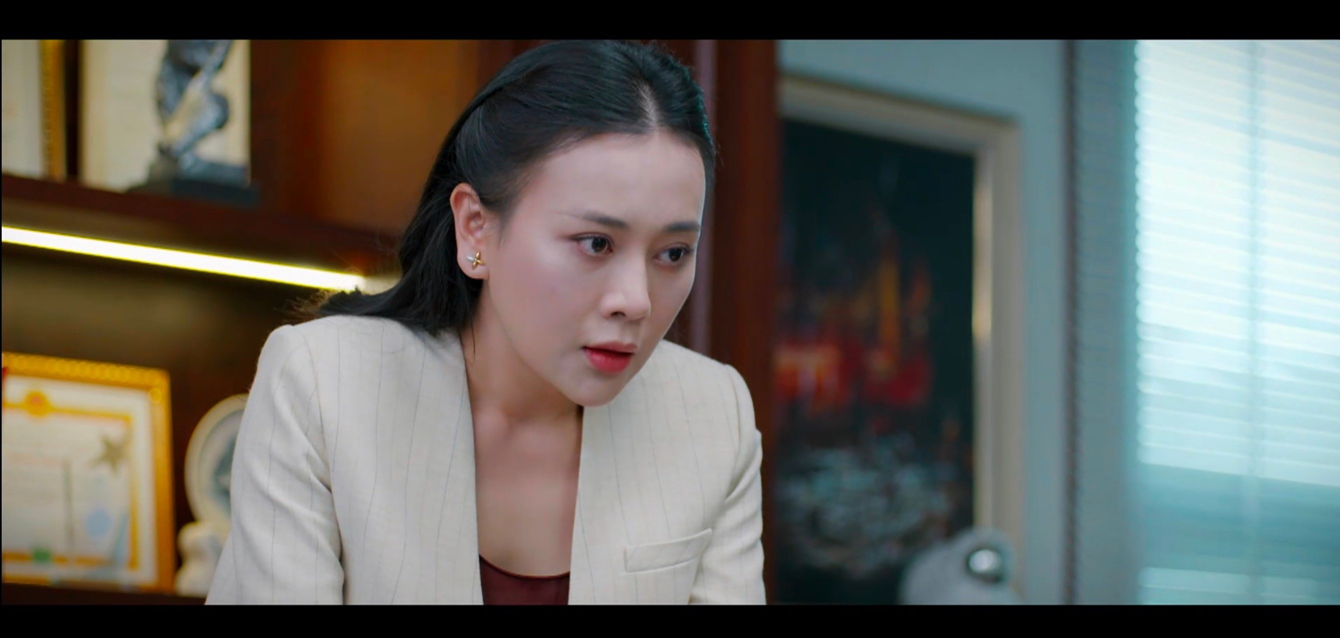 Phân cảnh Phương Oanh dạy dỗ tiểu tam trong 'Gió ngang khoảng trời xanh' nhận 'cơn mưa' lời khen