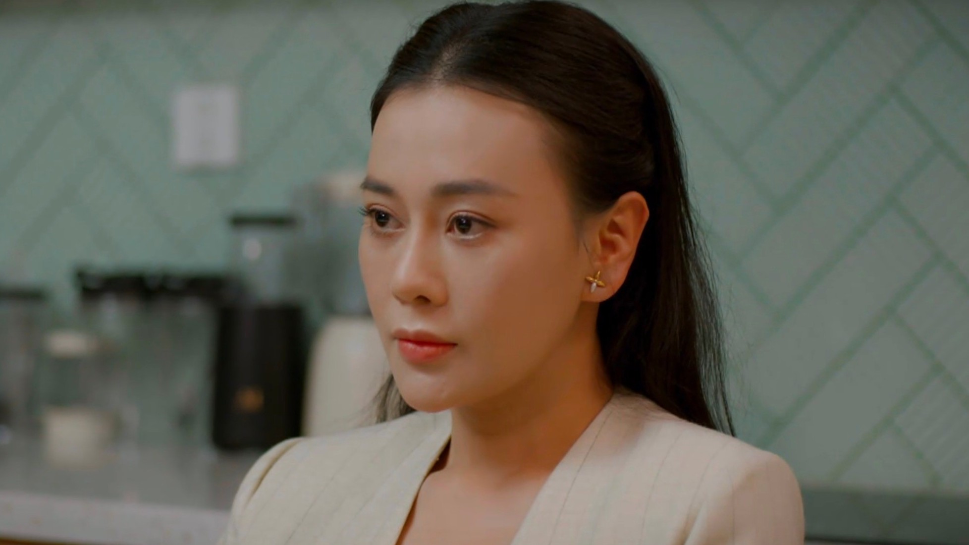 Phân cảnh Phương Oanh dạy dỗ tiểu tam trong 'Gió ngang khoảng trời xanh' nhận 'cơn mưa' lời khen