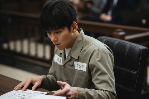 Ji Chang Wook và D.O tỏa sáng ngỡ ngàng trong 'The Manipulated'