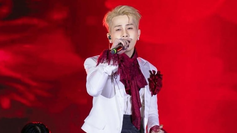 Jack bị phạt 55 triệu đồng và đình chỉ biểu diễn 9 tháng vì vi phạm thuần phong mỹ tục