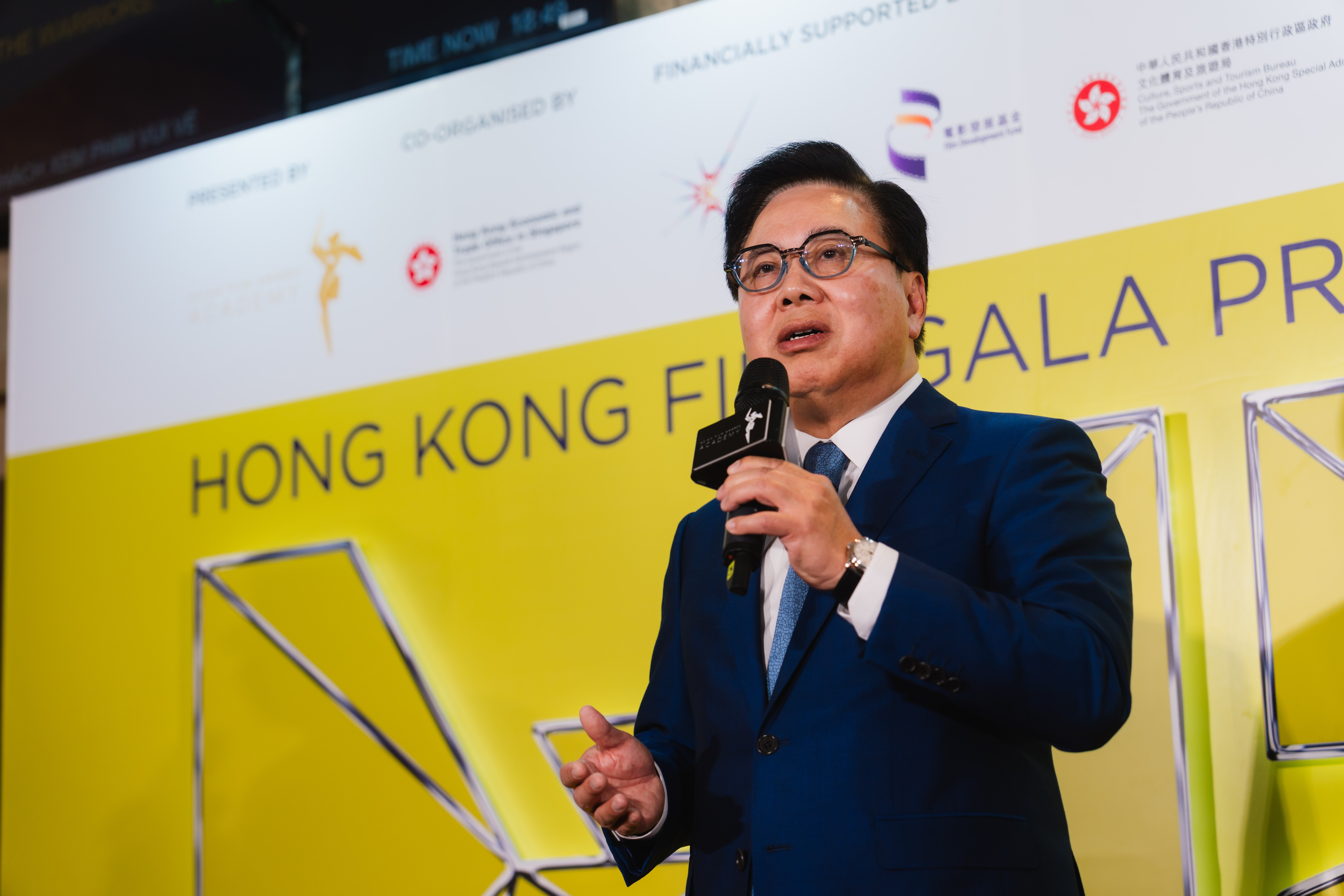 Đông đảo nghệ sĩ hội tụ thảm đỏ sự kiện Gala điện ảnh Hong Kong lần đầu tiên tại Việt Nam