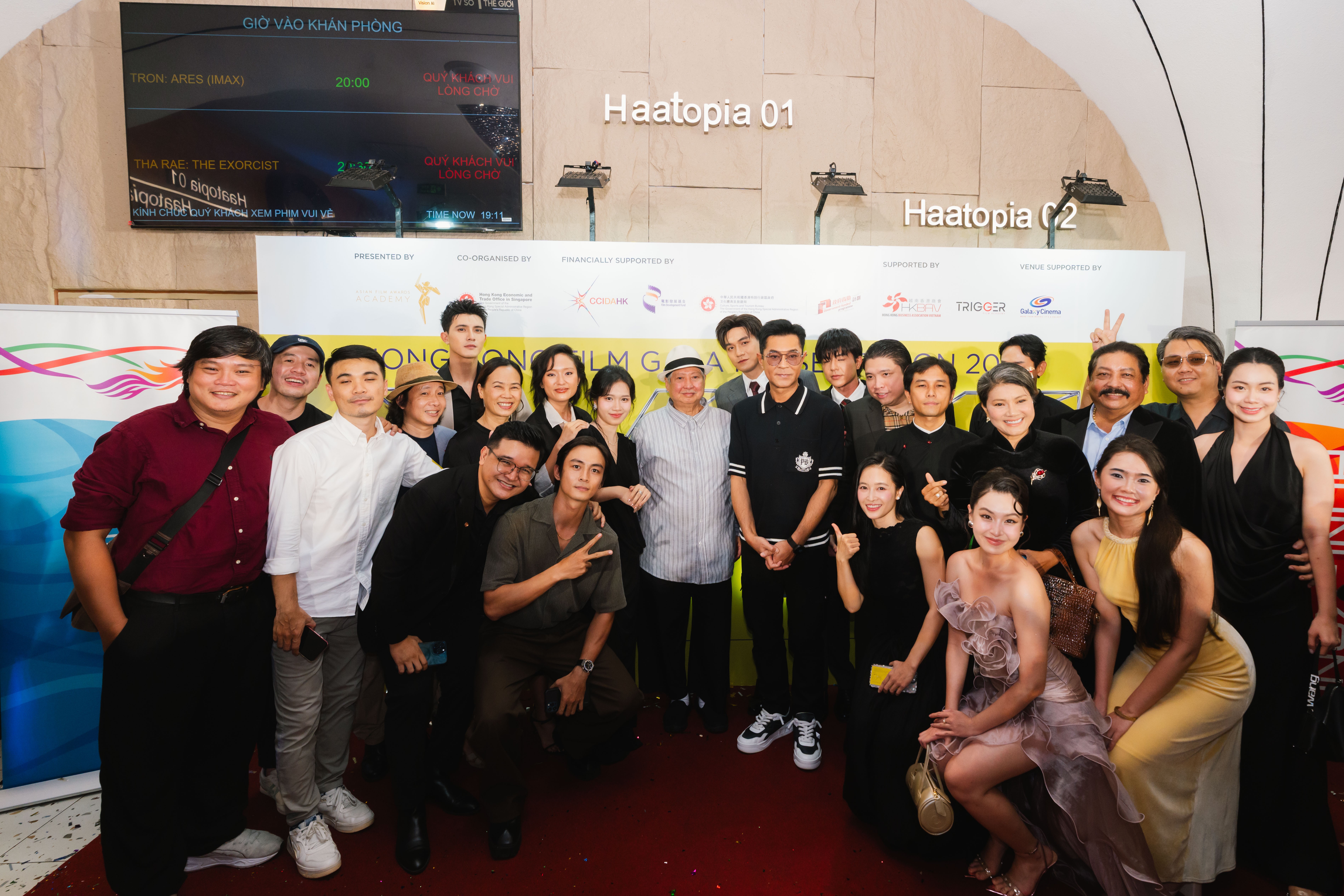 Đông đảo nghệ sĩ hội tụ thảm đỏ sự kiện Gala điện ảnh Hong Kong lần đầu tiên tại Việt Nam