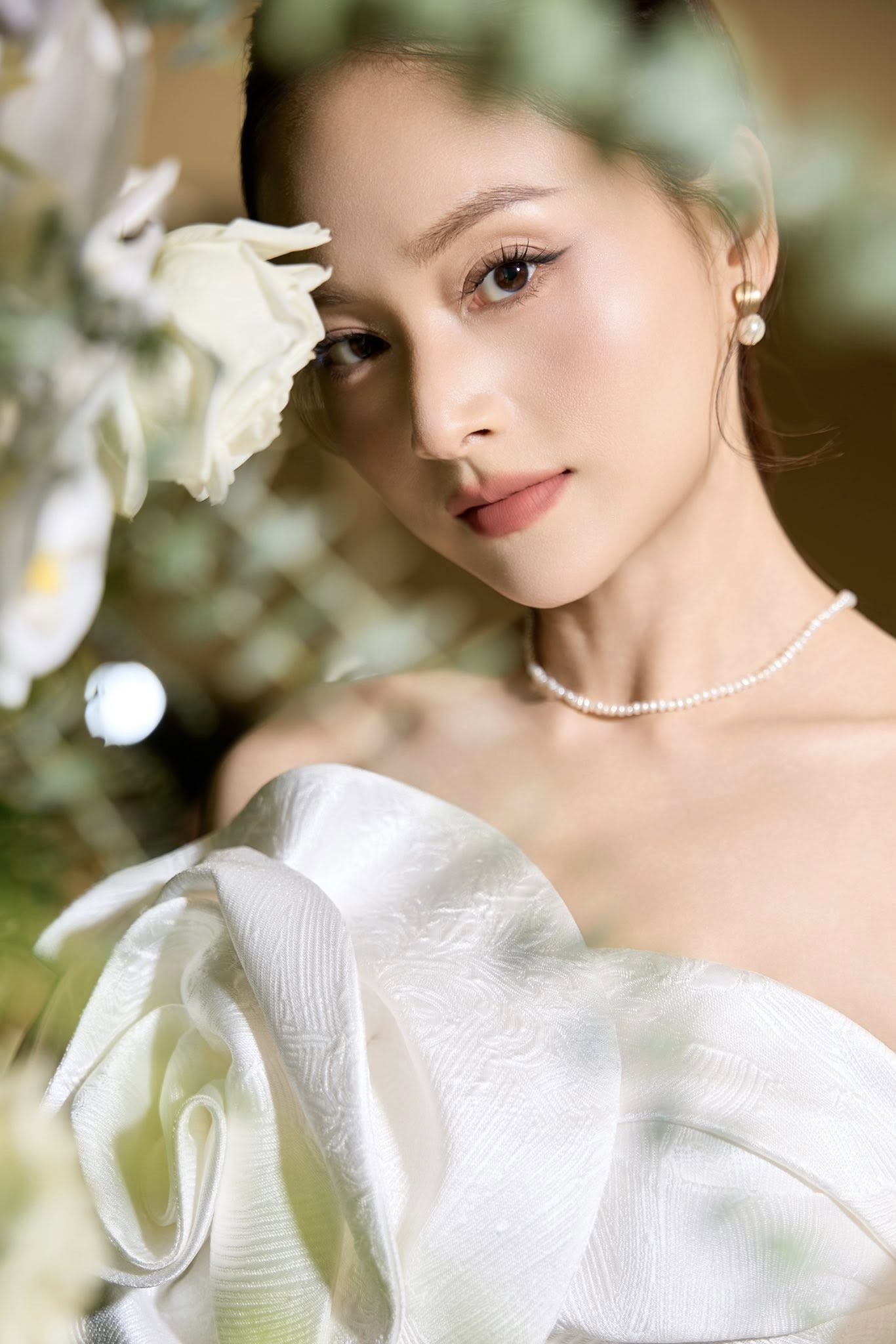 Lan Phương gây tranh cãi khi chia sẻ hình ảnh sửa nhà lên mạng xã hội