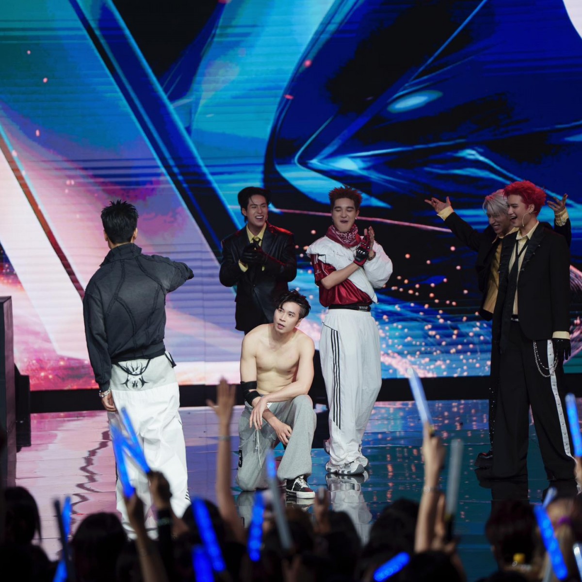 Lộ diện 5 người đầu tiên dừng chân tại 'Anh Trai Say Hi'