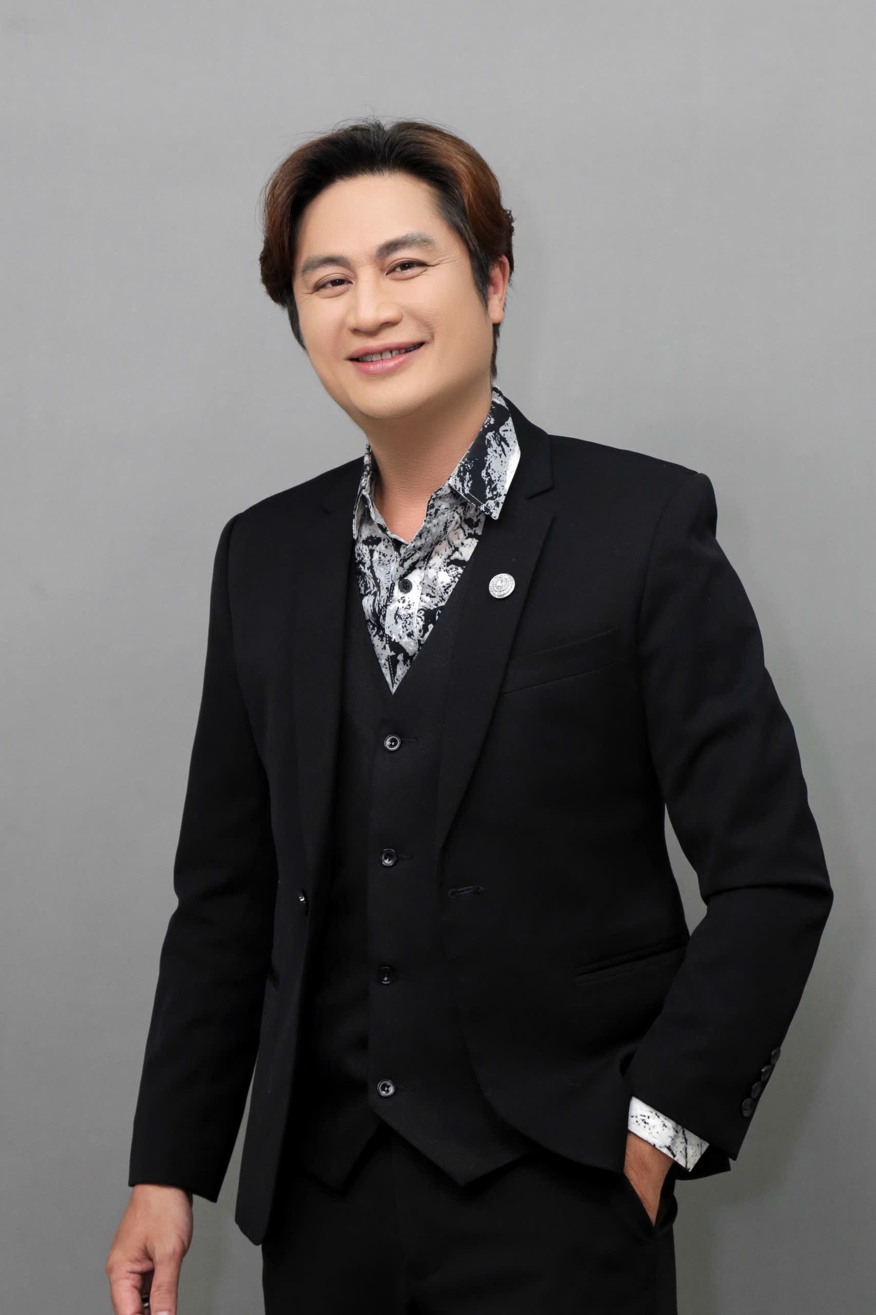 MC Quốc Quân hé lộ câu chuyện từng 'câu giờ' 45 phút vì sự cố chương trình