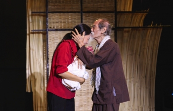 Tình cha con đầy xúc động giúp Huỳnh Thơ giành 4 điểm 10 tuyệt đối tại 'Tình Bolero 2025'