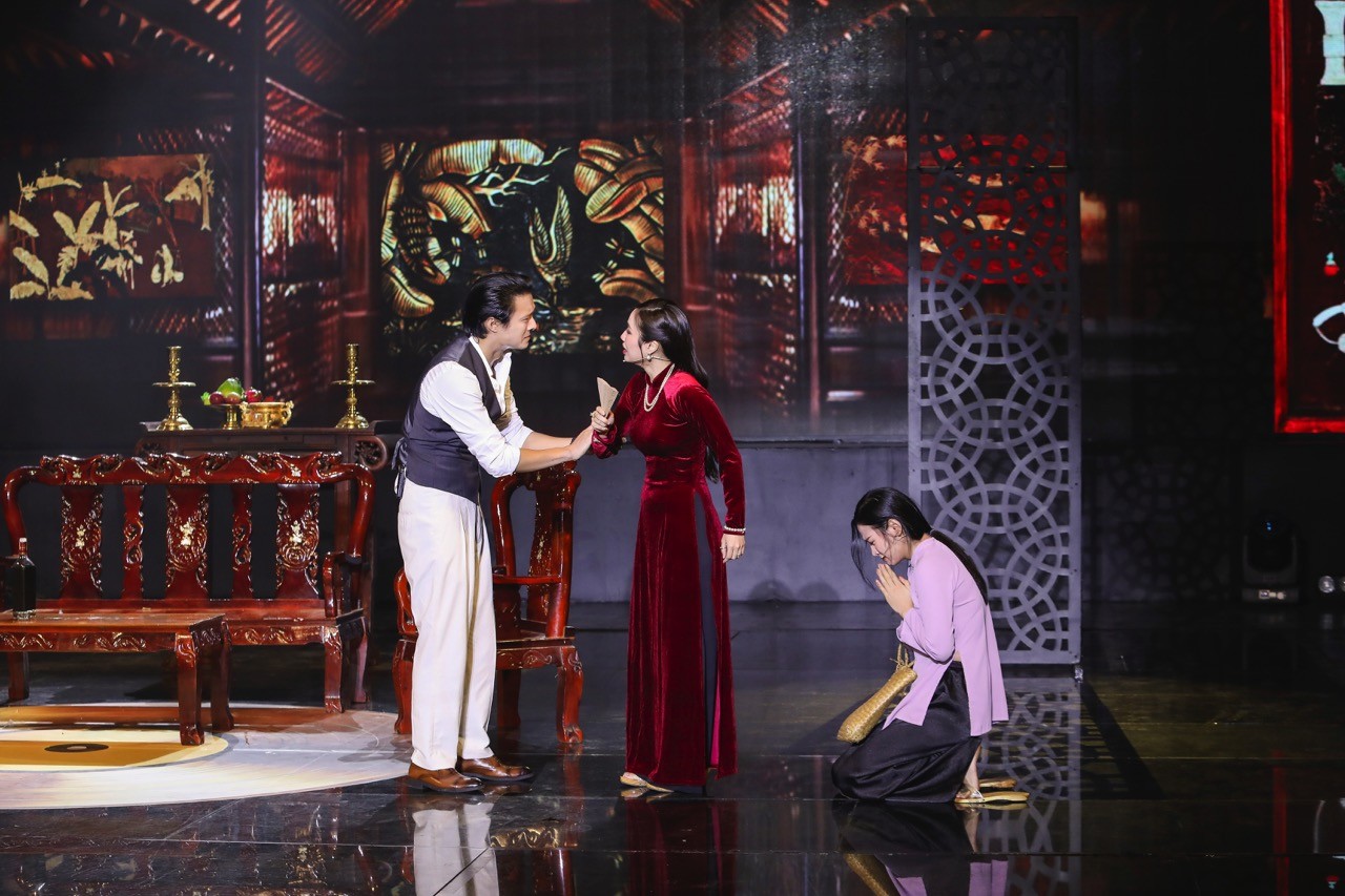 Tình cha con đầy xúc động giúp Huỳnh Thơ giành 4 điểm 10 tuyệt đối tại 'Tình Bolero 2025'