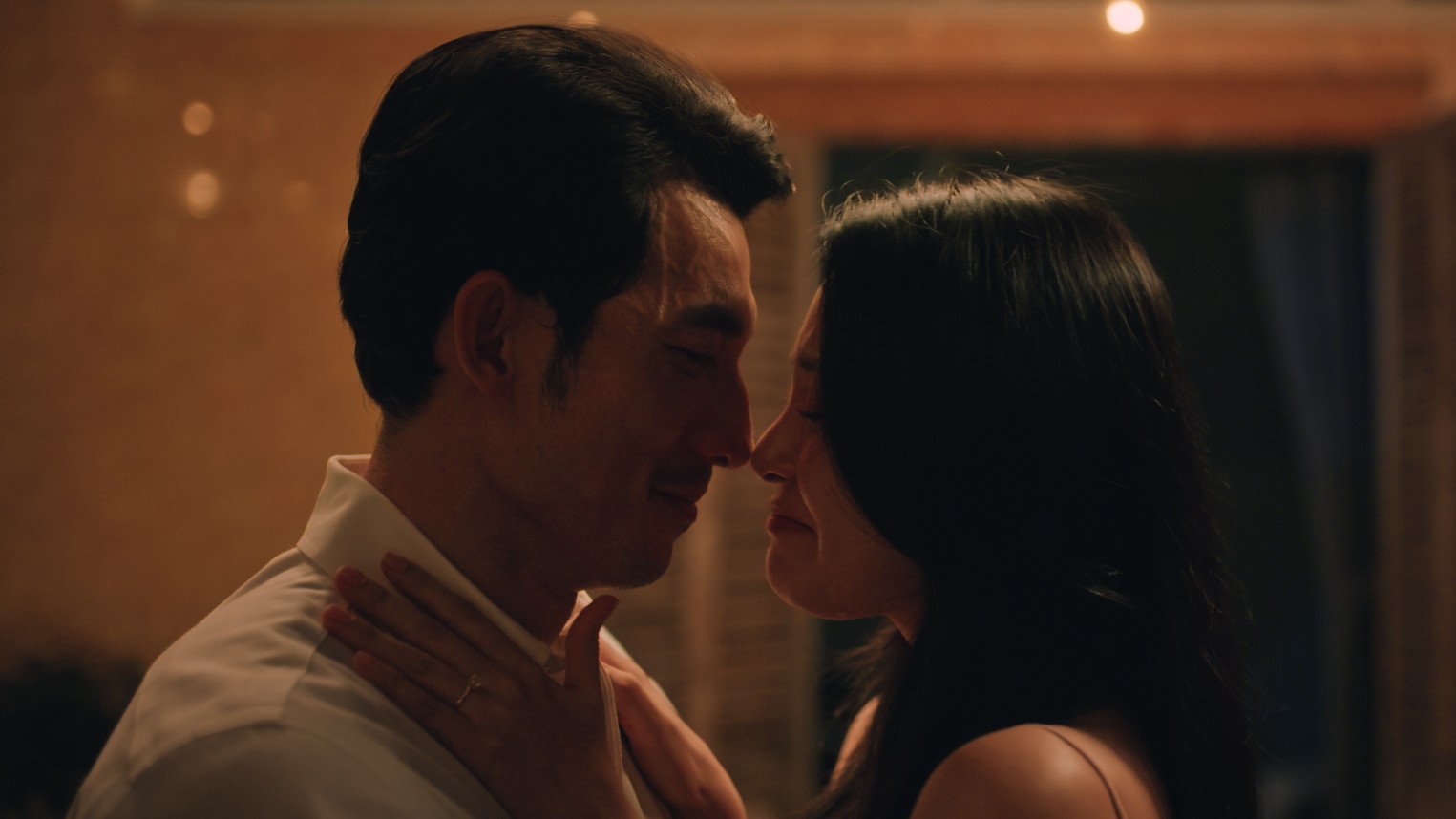 'Bẫy tiền' hé lộ cách thức lừa đảo tiền tỷ qua điện thoại - 'Mồ chôn sống' của những kẻ tham gia?