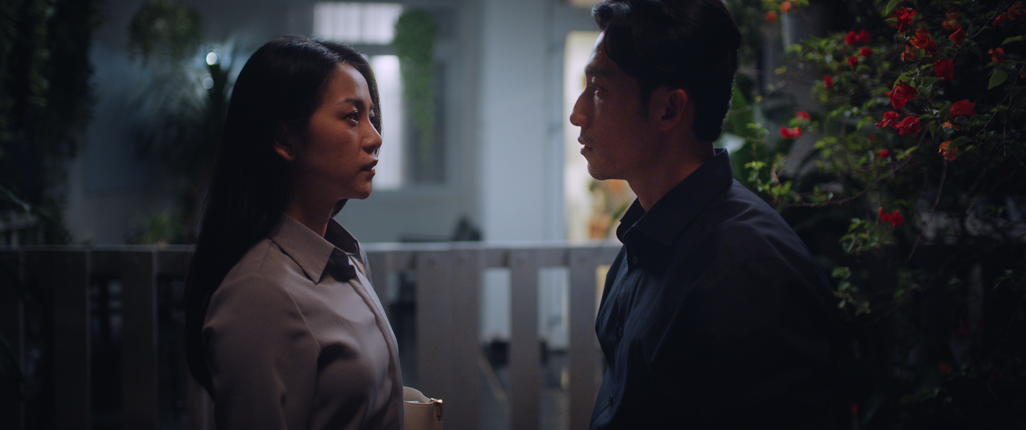 'Bẫy tiền' hé lộ cách thức lừa đảo tiền tỷ qua điện thoại - 'Mồ chôn sống' của những kẻ tham gia?