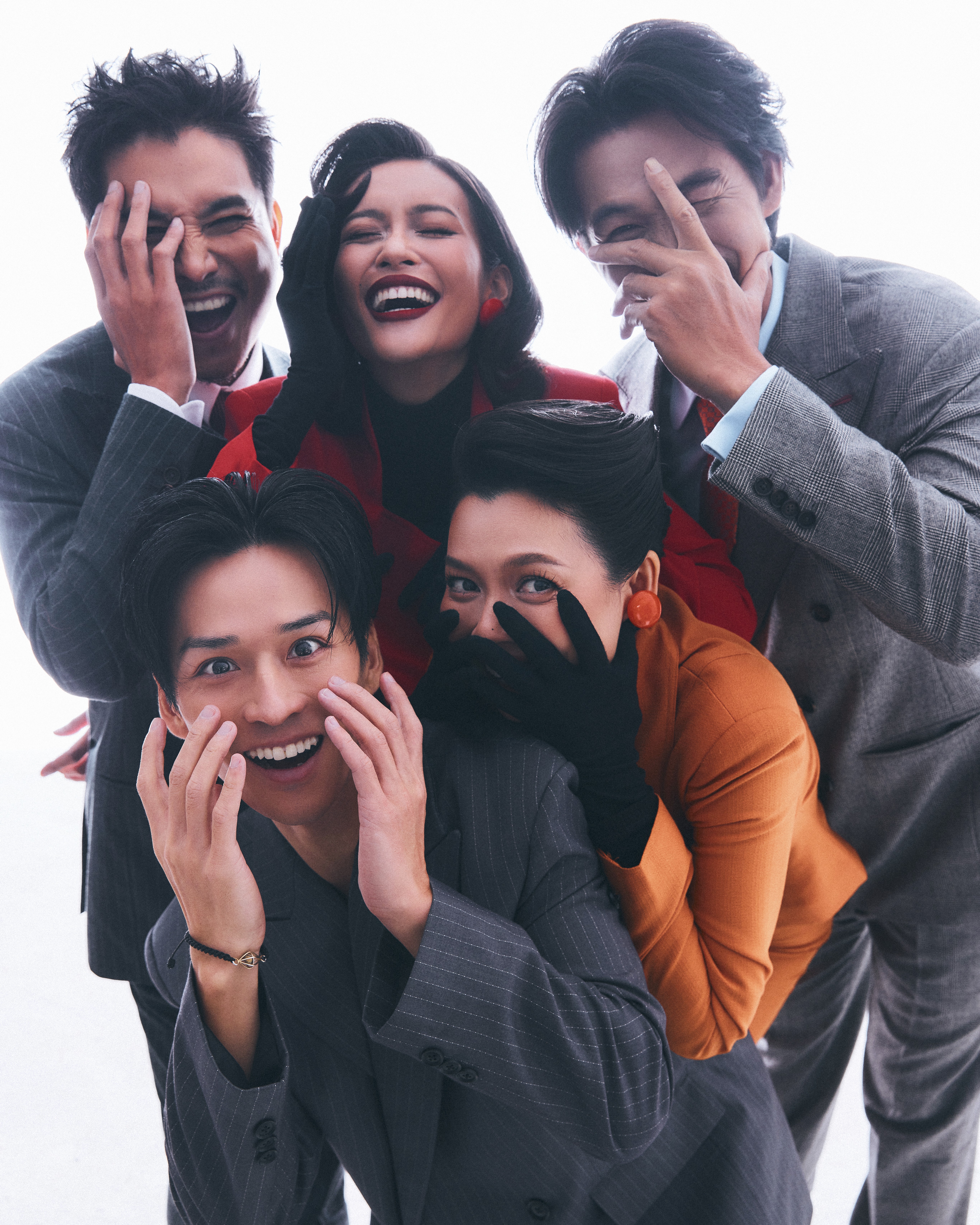 Trần Nghĩa - Trùm cuối của 'Trái tim què quặt' cùng Quách Ngọc Ngoan, Việt Hưng xuất hiện cực chất trong bộ ảnh mới với hai mỹ nhân