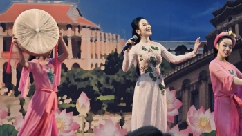 'Ngọc nữ bolero' Tố My trở lại sau biến cố sức khỏe, tỏa sáng trên sân khấu Nhật Bản