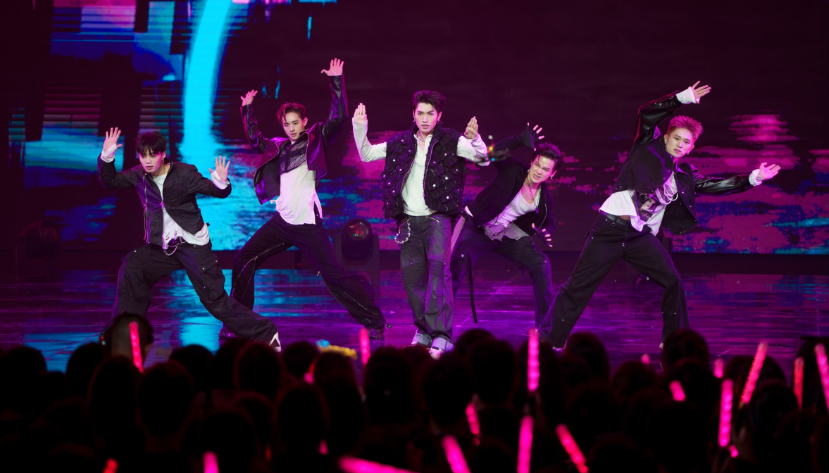 Cody Nam Võ chiếm spotlight tại 'Anh Trai Say Hi', khán giả khen 'như cỗ máy nhảy'