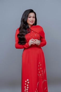 Giọng ca bolero Dương Hồng Loan tiết lộ chuyện học Luật giữa mùa dịch