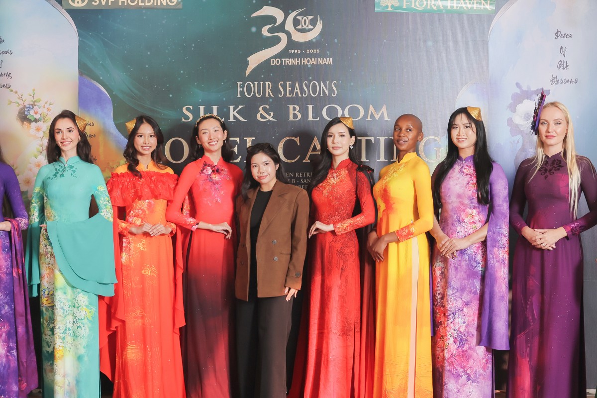 Siêu mẫu Mỹ Element trình diễn áo dài trong show 'Tứ Bình Hoa Lụa' của NTK Đỗ Trịnh Hoài Nam tại California