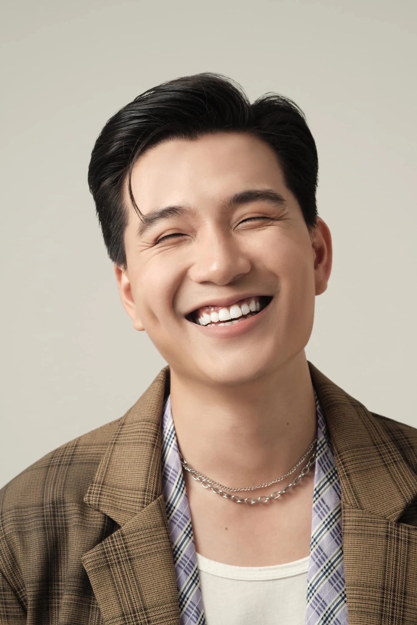 'Tổng Tài' Lê Hải trong 'Cách em 1 milimet' chiếm trọn Spotlight