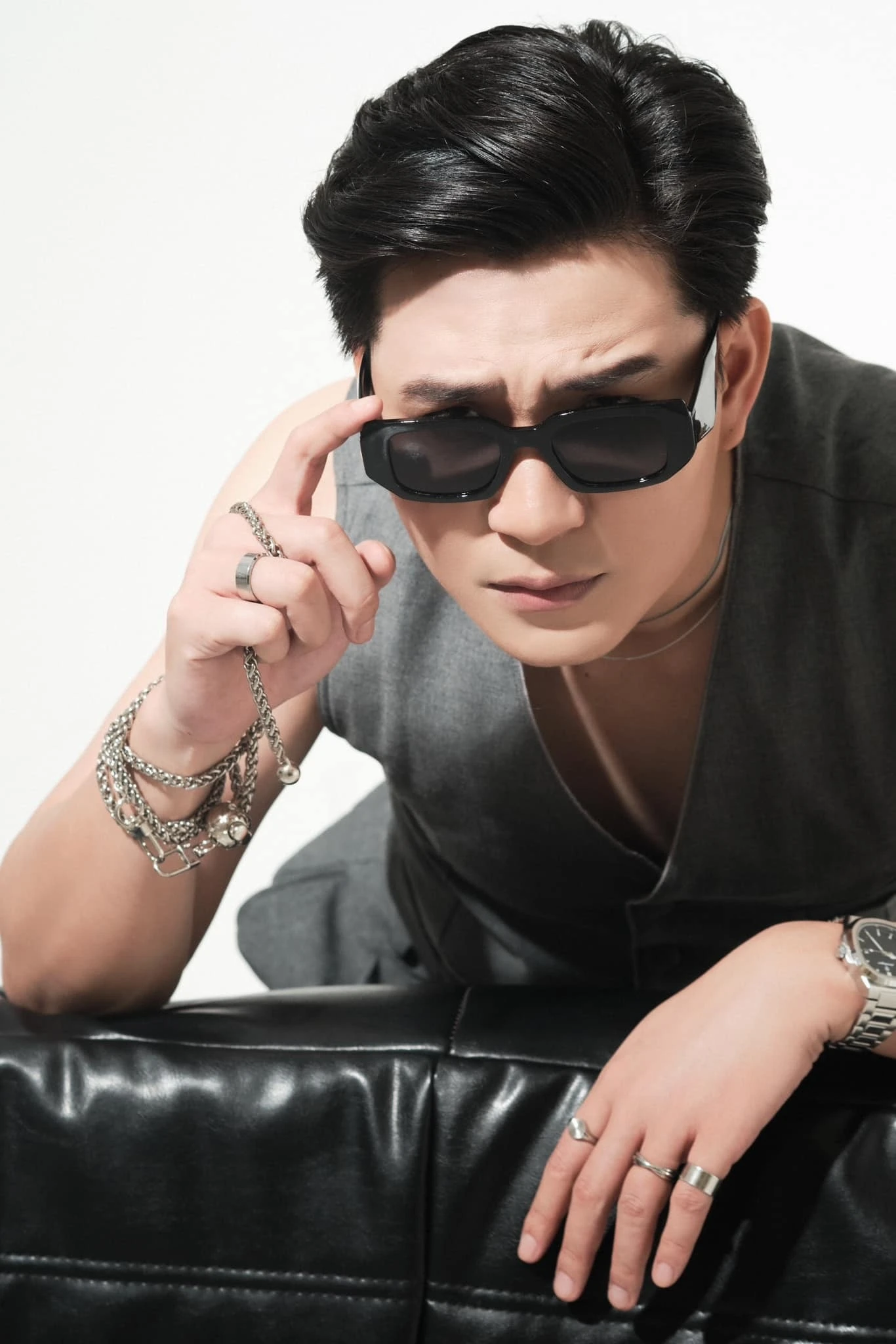 'Tổng Tài' Lê Hải trong 'Cách em 1 milimet' chiếm trọn Spotlight