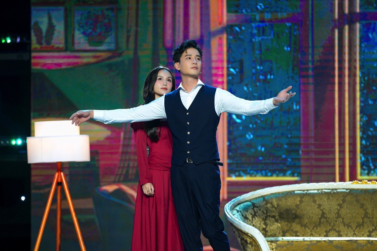 'Người kể chuyện tình': Danh ca Thái Châu cảm thấy ghen tị trước vẻ đẹp của Đoàn Bảo Ân